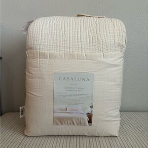 NWT King Textured Chambray Comforter & Sham Set
Natural - Casaluna